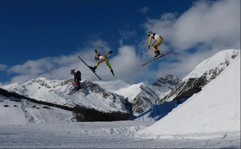 Freestyle skiing gồm nhiều nội dung hấp dẫn như halfpipe, slopestyle, big air, moguls, aerials và ski cross.