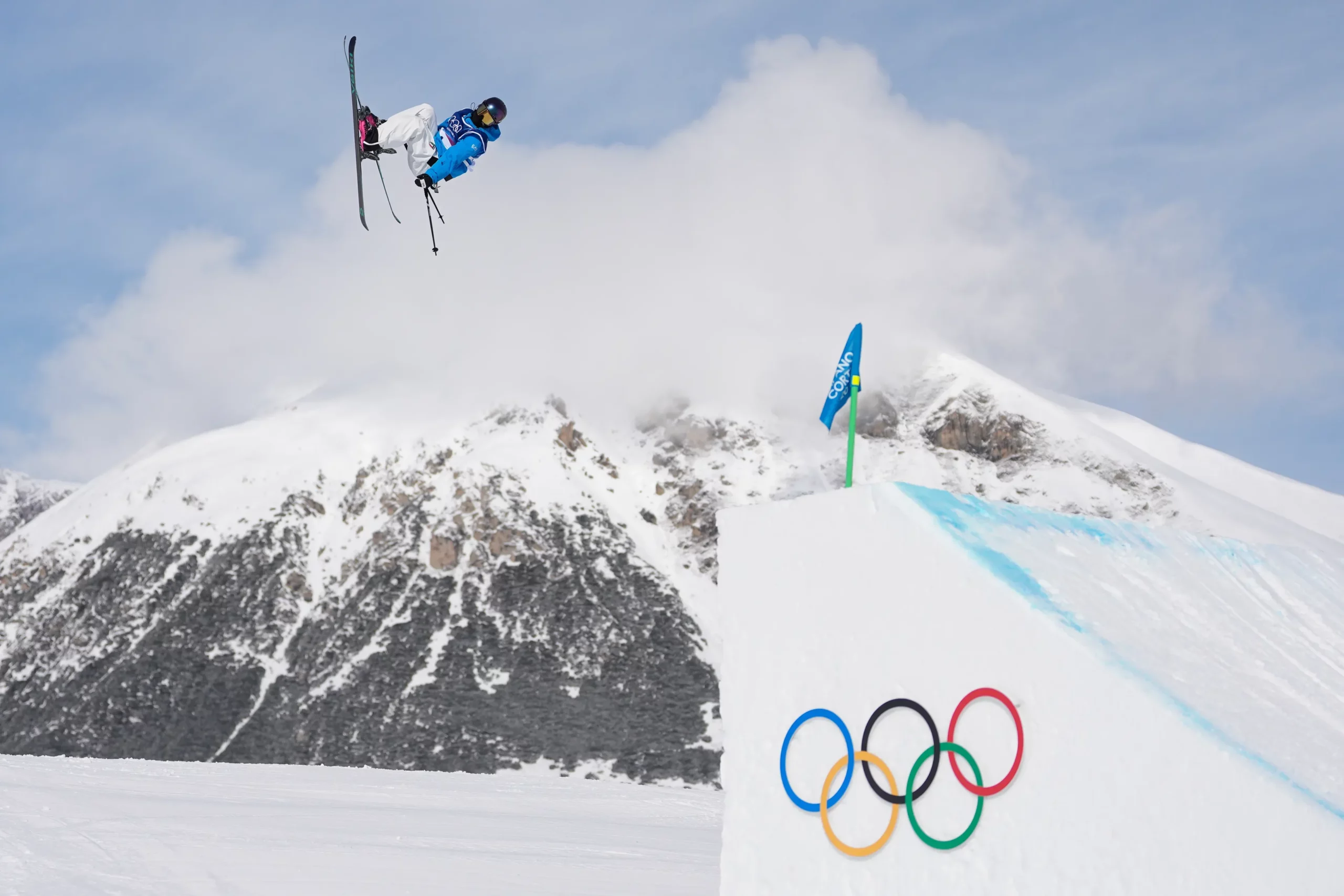 Tốc độ, kỹ thuật, phong cách cá nhân và tính bất ngờ khiến freestyle skiing trở thành môn thi khó rời mắt. Tốc độ, kỹ thuật, phong cách cá nhân và tính bất ngờ khiến freestyle skiing trở thành môn thi khó rời mắt.