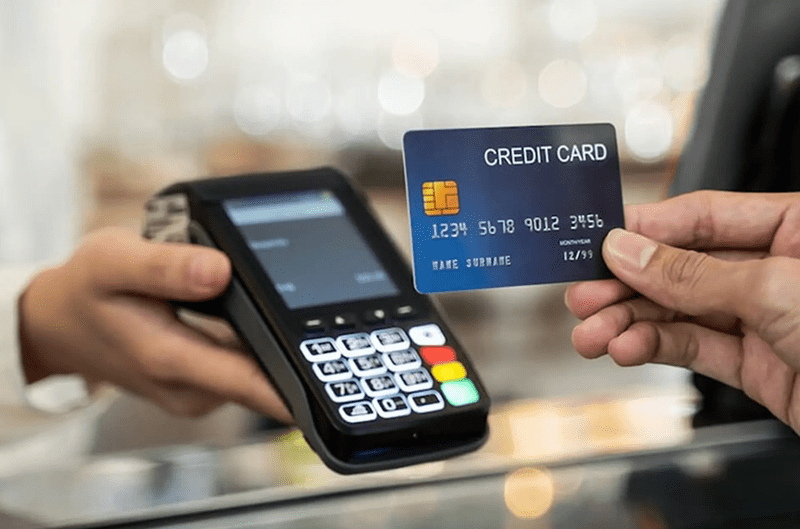 Thẻ tín dụng là công cụ tài chính hiện đại cho phép bạn chi tiêu trước, trả tiền sau cực kỳ linh hoạt.